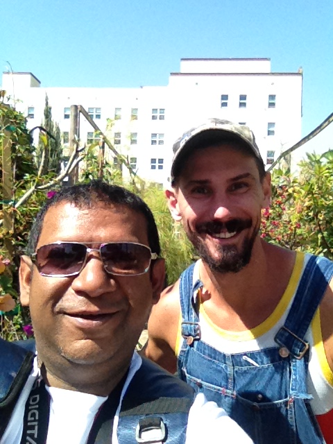 Friendship on the go in Hollywood Boulevard