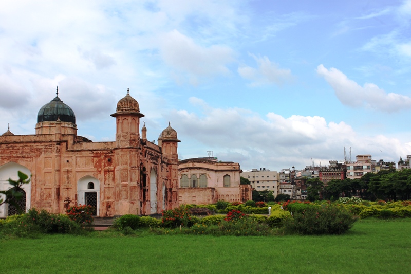 Pori Bibi Graveyard and Diwn-i-Aam